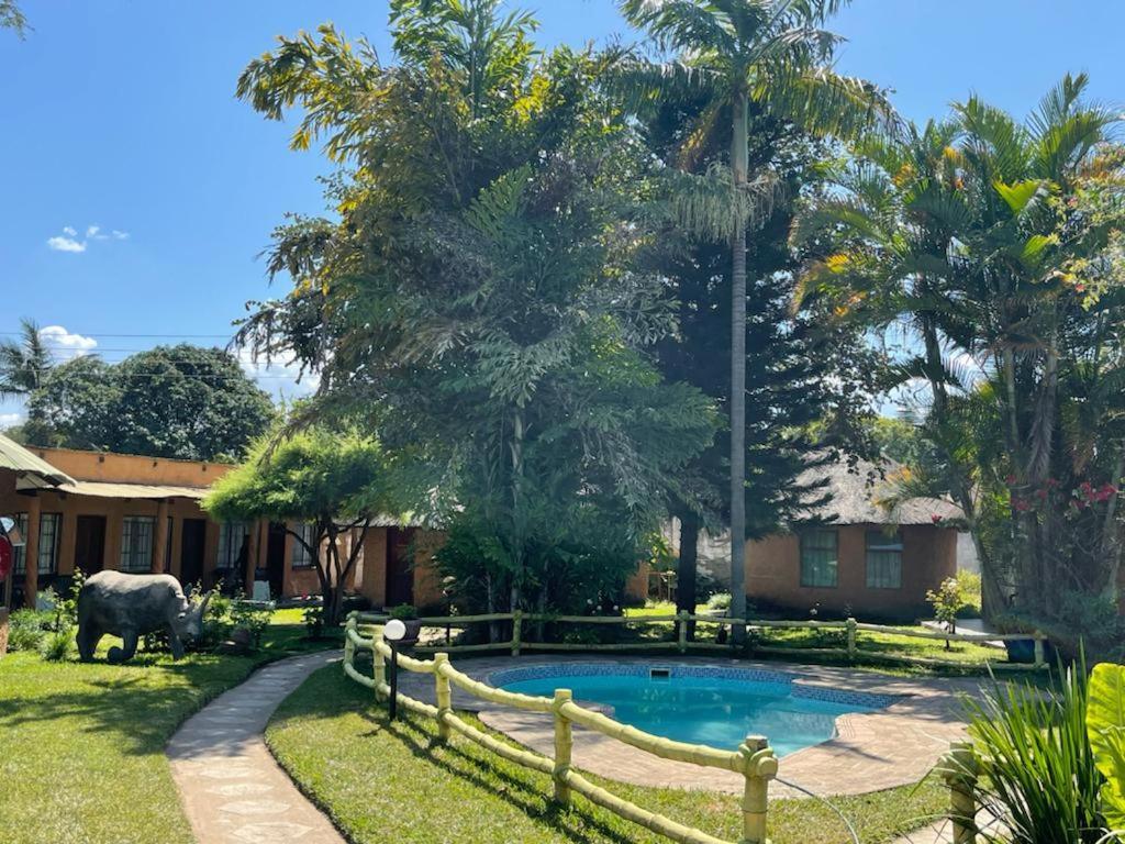 Reed Mat Lodge Lusaka Esterno foto