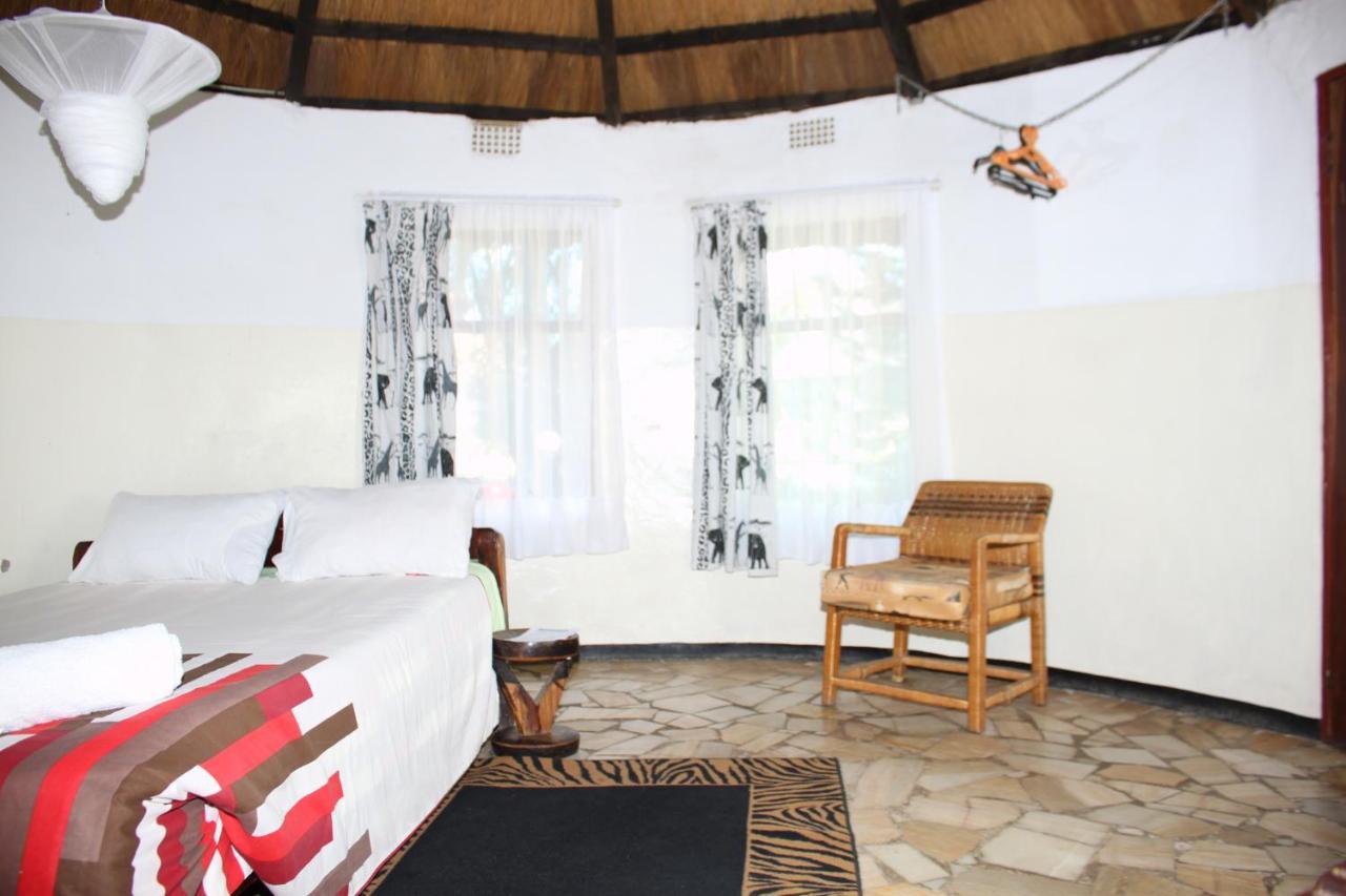 Reed Mat Lodge Lusaka Esterno foto