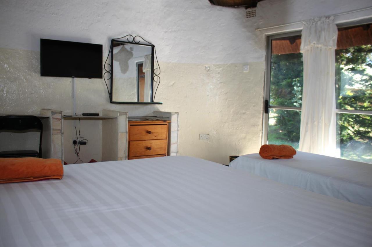Reed Mat Lodge Lusaka Esterno foto