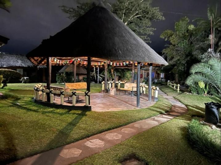 Reed Mat Lodge Lusaka Esterno foto